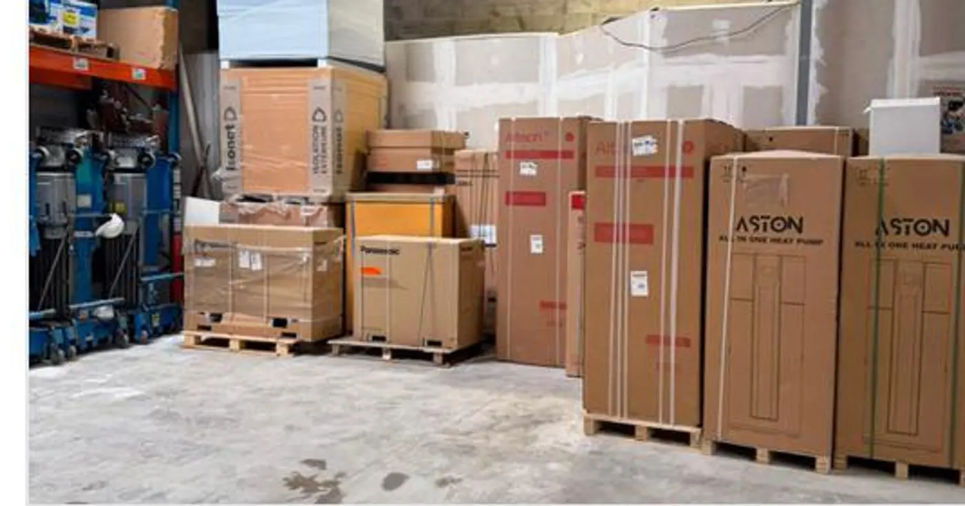 Matériel d'isolation et de climatisation au dépôt logistique Batexe